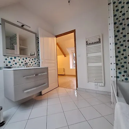 Les Hirondelles De La Baie