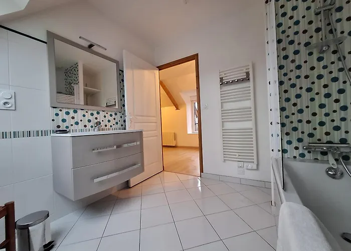 Les Hirondelles De La Baie