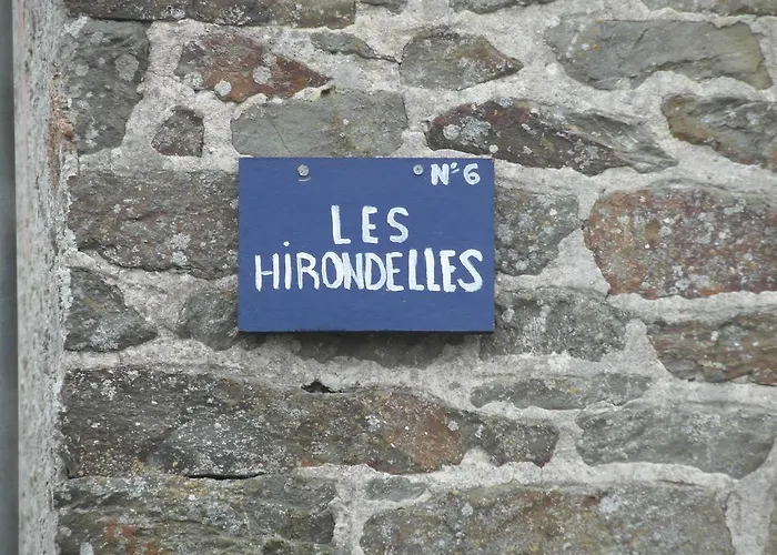 Les Hirondelles De La Baie