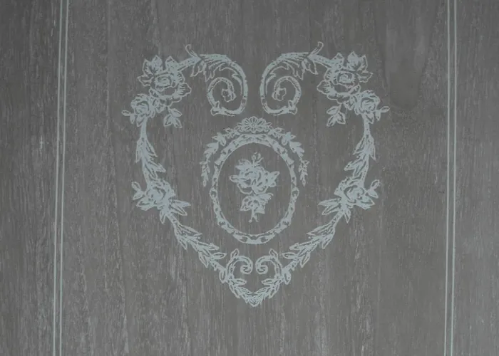 Les Hirondelles De La Baie