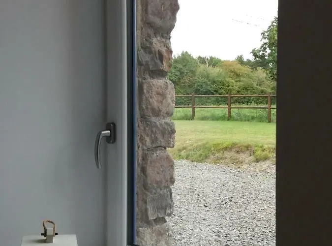 Les Hirondelles De La Baie